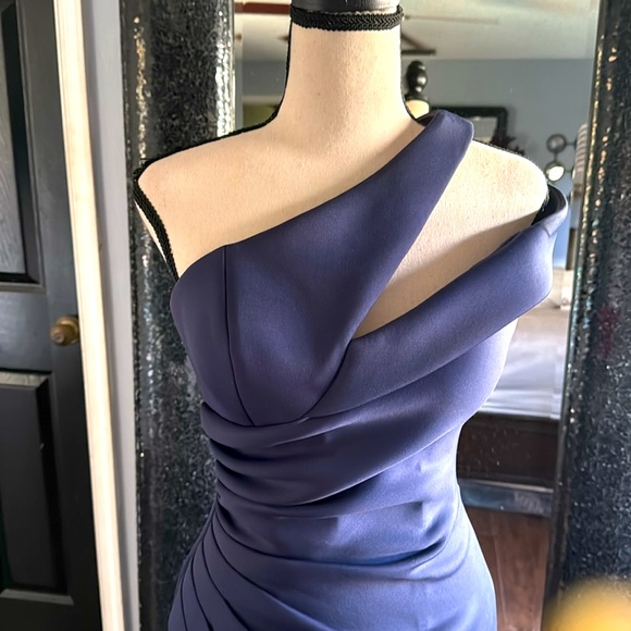 Worn once Jovani navy blue gown π stunning - Picture 2 of 6